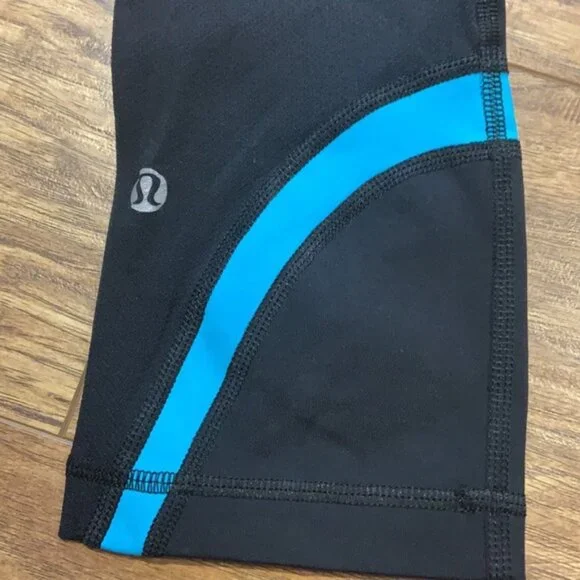 Lululemon capris blue and white waist band - Picture 7 of 9